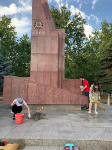 Субботник на Аллее славы